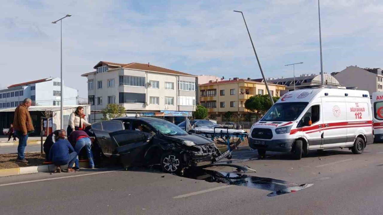 Bandırma’da trafik kazası: 3 yaralı