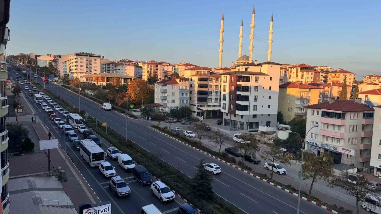 Bilecik araç trafiğinden yaşanmaz bir şehir haline geldi