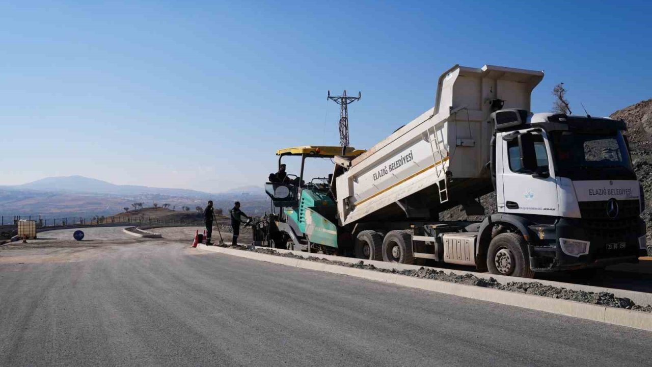 Elazığ Belediyesi, yol genişletme çalışmalarına devam ediyor