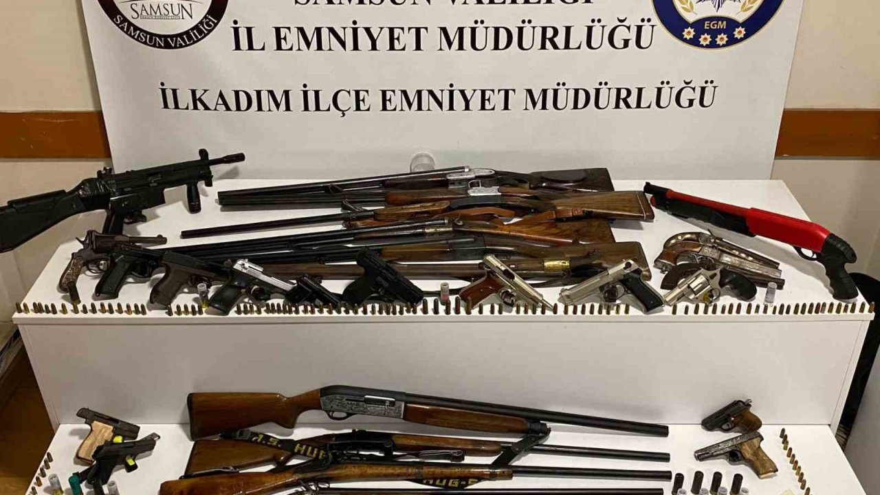 Samsun’da 2 evde çok sayıda silah ele geçirildi