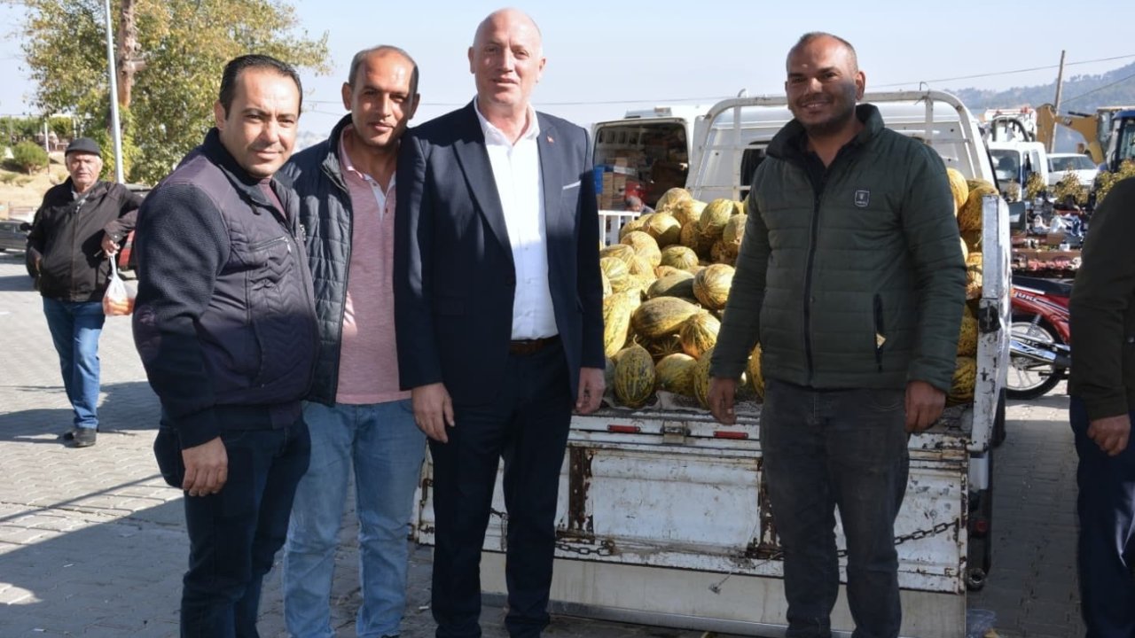 Başkan Kumral pazaryerinde esnaf ve vatandaşlarla Buluştu