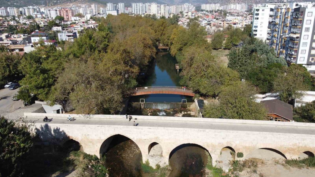 Adana’nın Kozan ilçesinde tarih ve doğa güzelliği büyülüyor