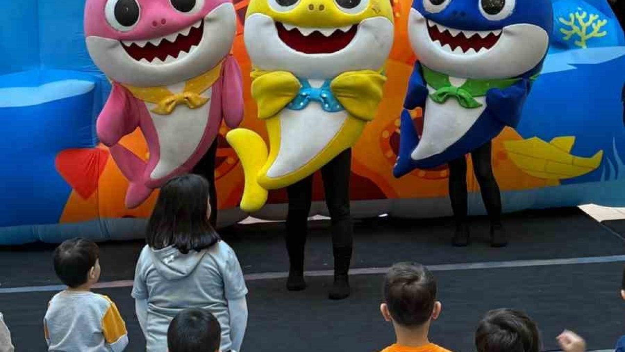 Milyonların sevgilisi ’Baby Shark’ Espark AVM’de