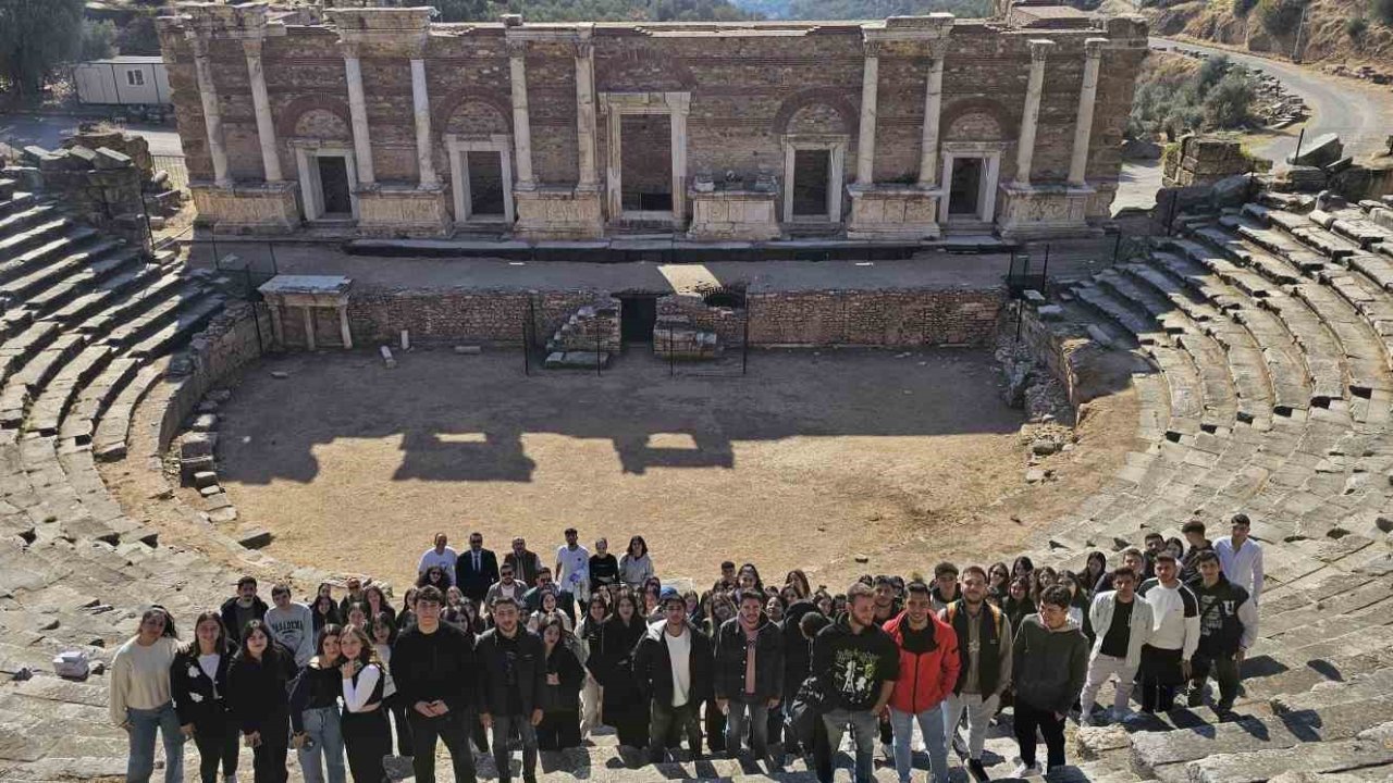 Sultanhisar’da öğrencilerden tarihi gezi