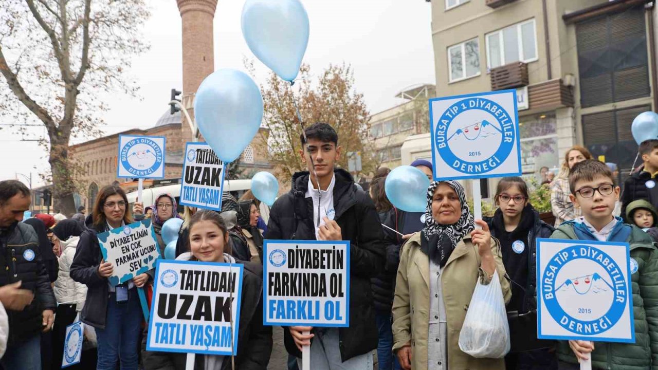 Diyabete dikkat çekmek için mavi balonlar gökyüzüne bırakıldı