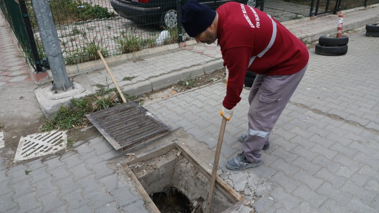 Edremit Belediyesi yağışlara karşı önlem alıyor