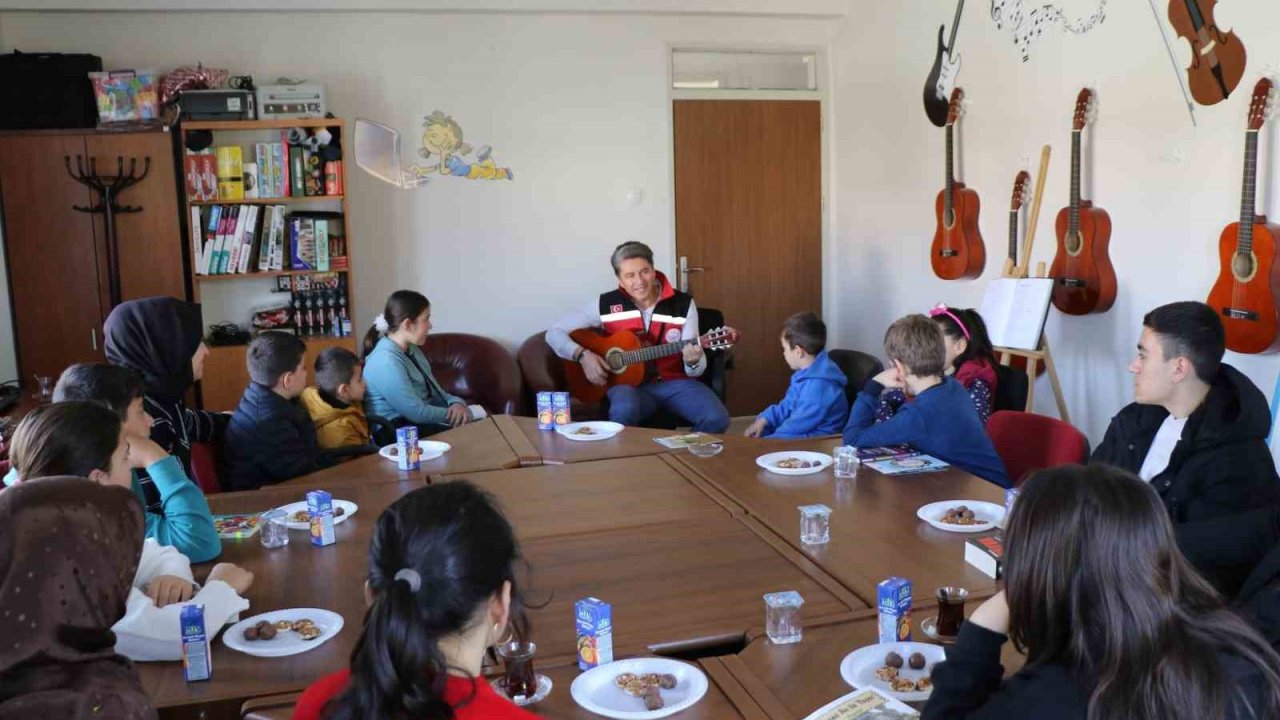 "Dünya Çocuk Kitapları Haftası" kapsamında kitap okuma etkinliği düzenlendi