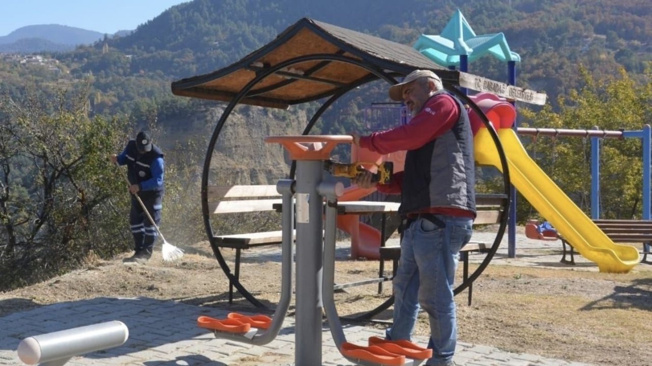 Babadağ’da parklar çocuklar için güvenli ve eğlenceli alanlara dönüşüyor