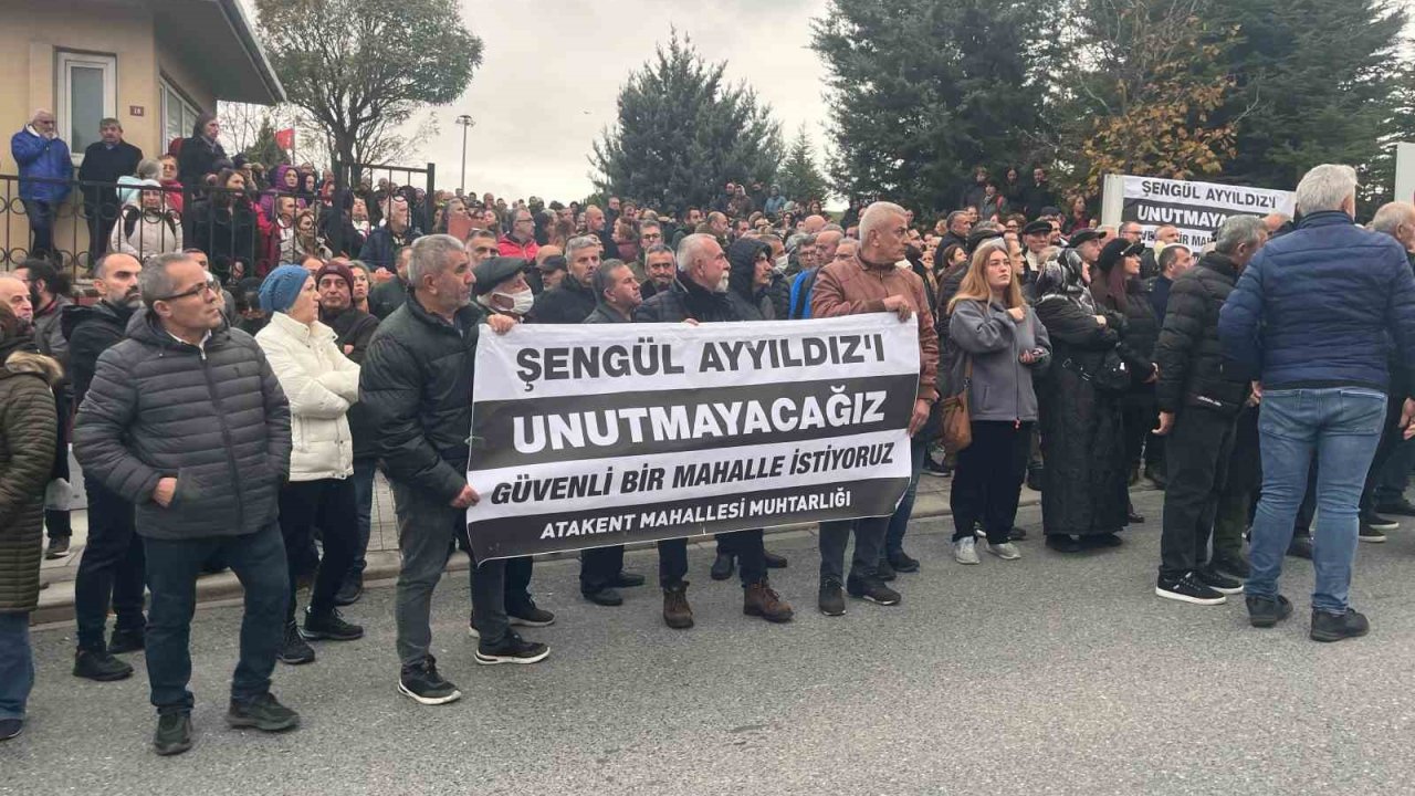 Hemşire Şengül Ayyıldız’ın sevenleri sağlık ocağı önünde basın açıklaması yaptı