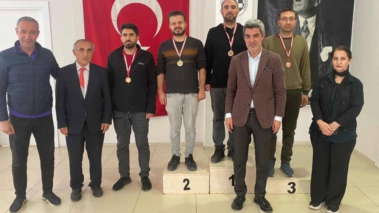 Malatya’da öğretmenler günü satranç turnuvası yapıldı