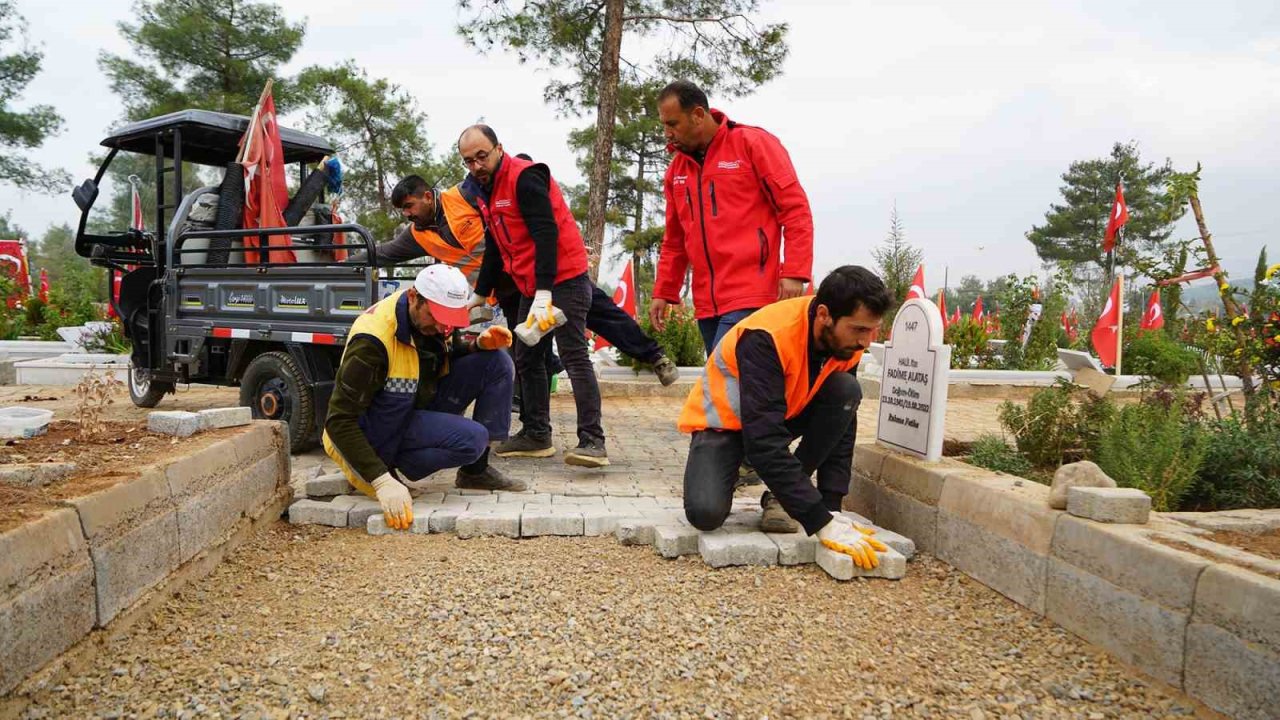 Kahramanmaraş’ta mezarlıklara bakım ve onarım