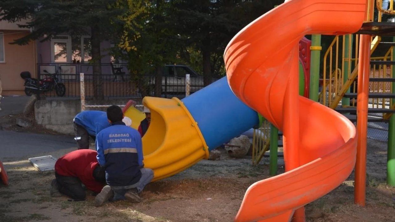 Babadağ’da parklarda yenileme çalışmaları devam ediyor