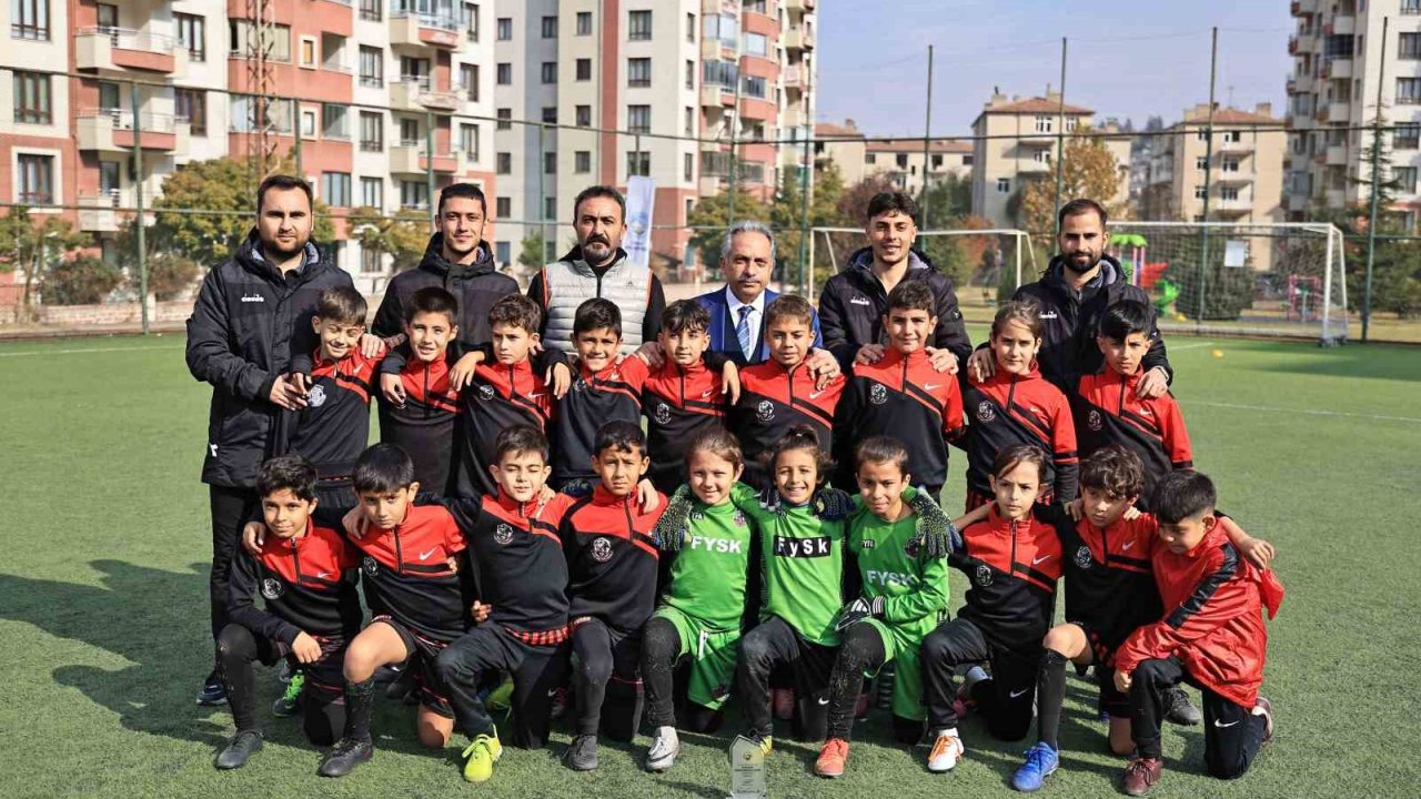 Talas’ta Öğretmenler Günü Futbol Turnuvası