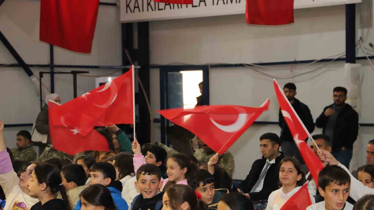 Askeri Bando ekibinden Çukurca’da unutulmaz konser