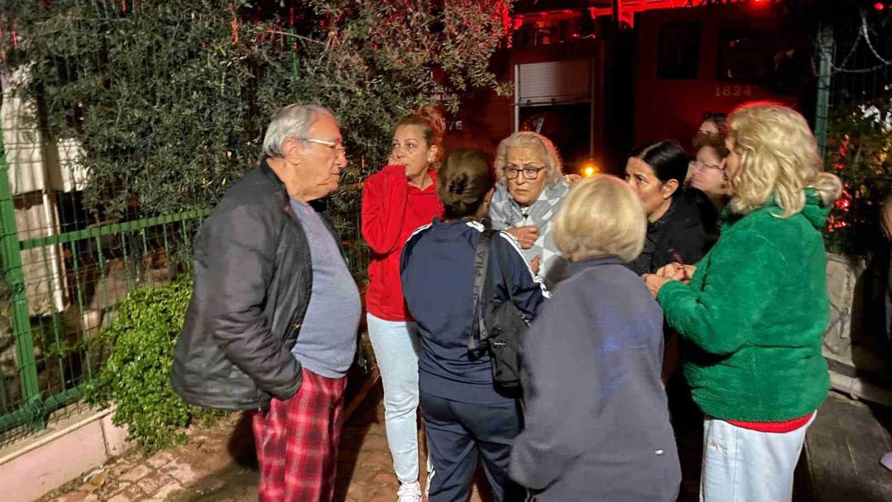 Evi yanan yaşlı kadın, canını zor kurtardı