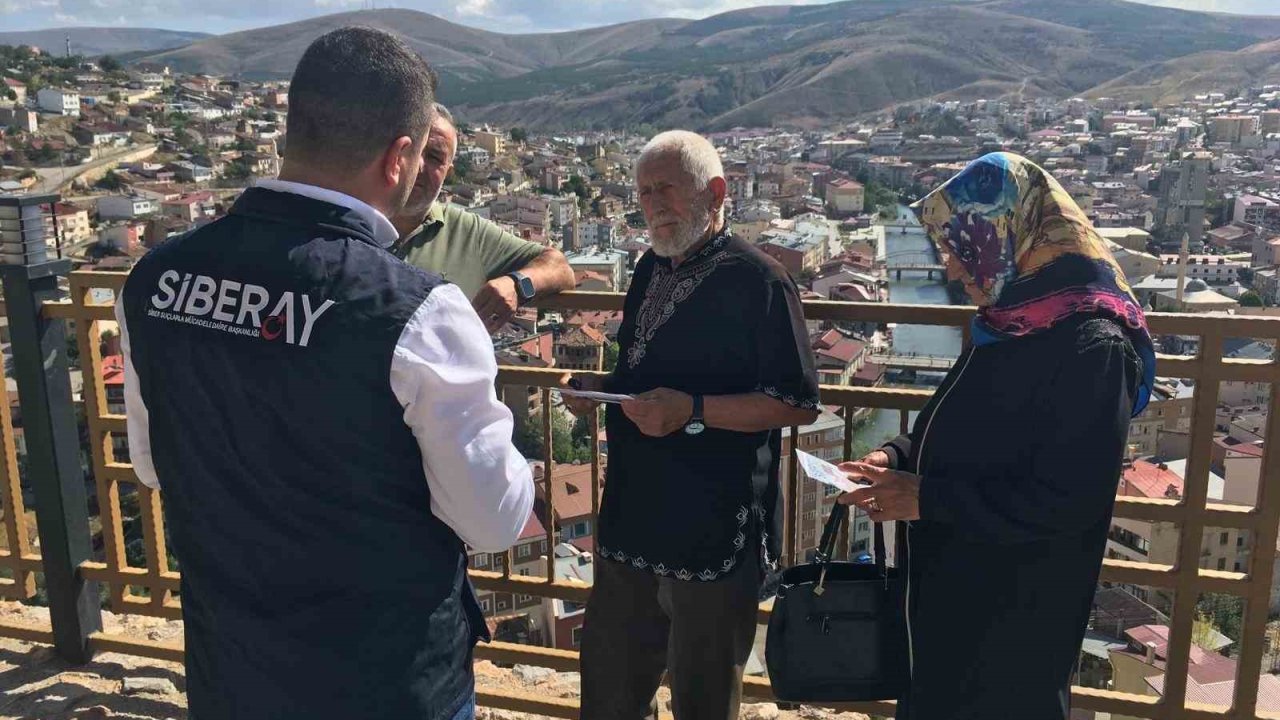 Bayburt polisi vatandaşları ve çocukları dolandırıcılara karşı uyarmaya devam ediyor