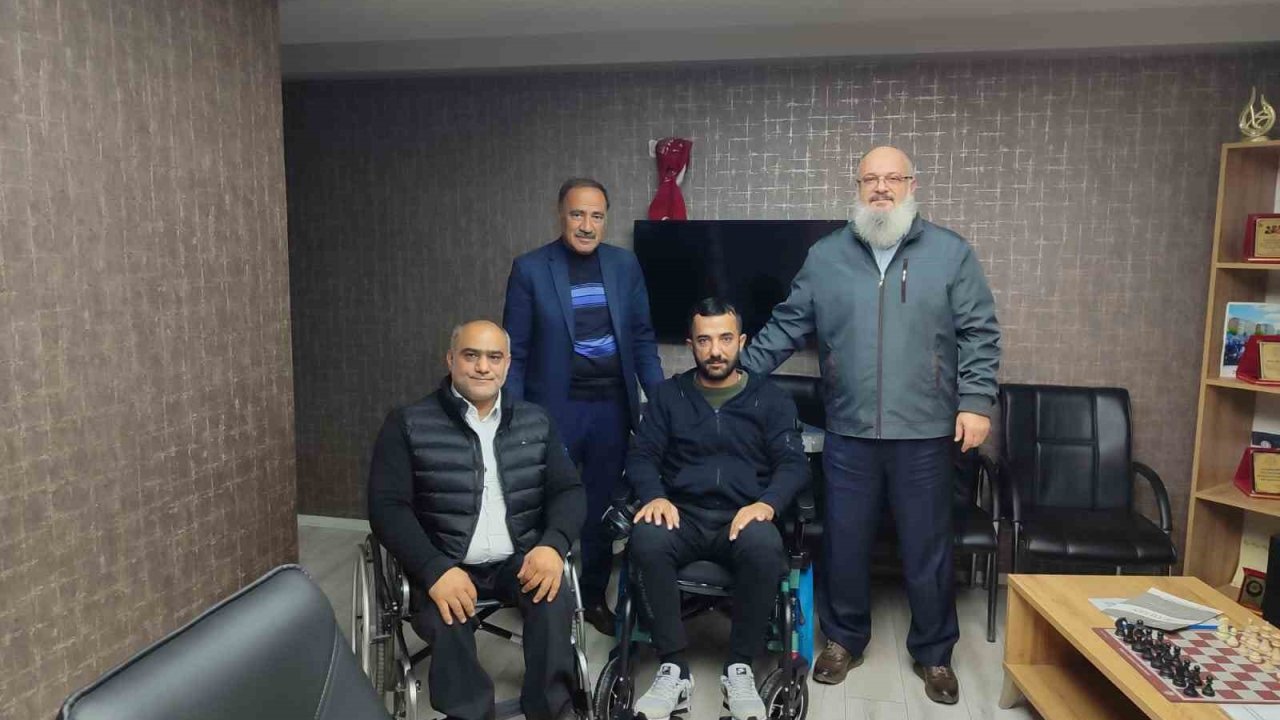 Elazığ’da engelli birey, akülü sandalyesine kavuştu