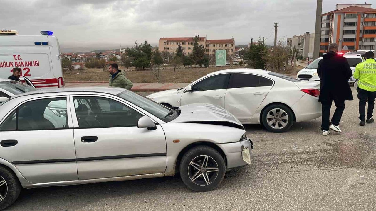 Keşan’da iki otomobilin çarpıştığı kazada 1 kişi yaralandı