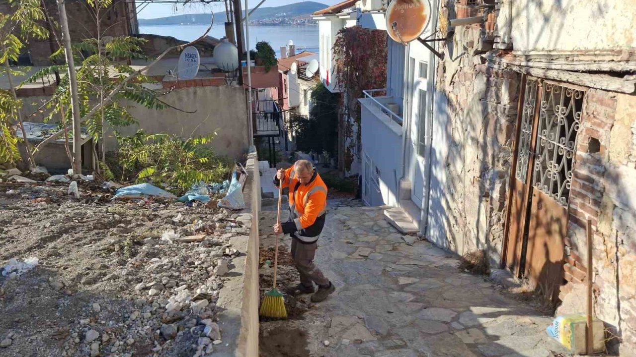 Ayvalık’ta tarihi kent sokaklarına dip bucak temizlik