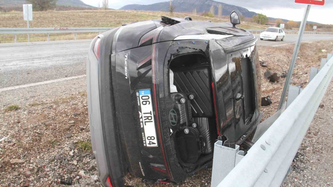 Konya’da kontrolden çıkan cip takla atarak karşı şeride geçti: 3 yaralı