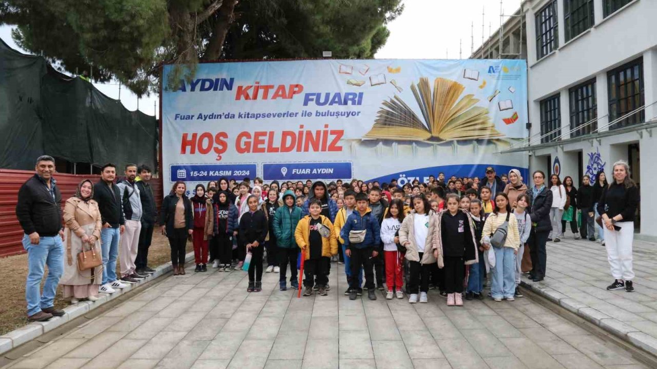 Yenipazar Belediyesi’nden ilçede yaşayan vatandaşlara kitap fuarı gezisi