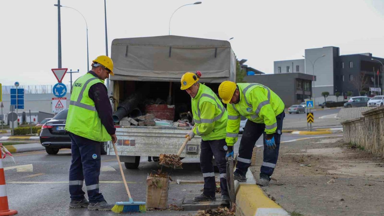 Kuvvetli yağışa karşı ekipler sahada