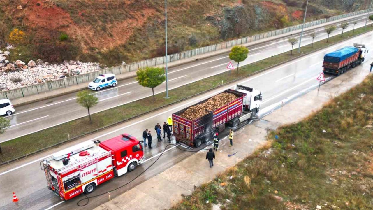 Aşırı yük tırın lastiklerini tutuşturdu