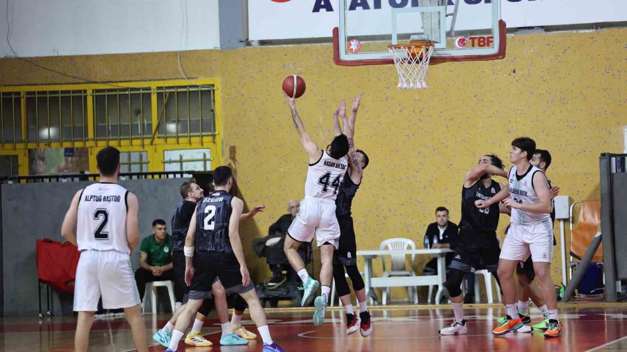 Sakarya Büyükşehir basket takımı İstanbul ekibini ağırlıyor