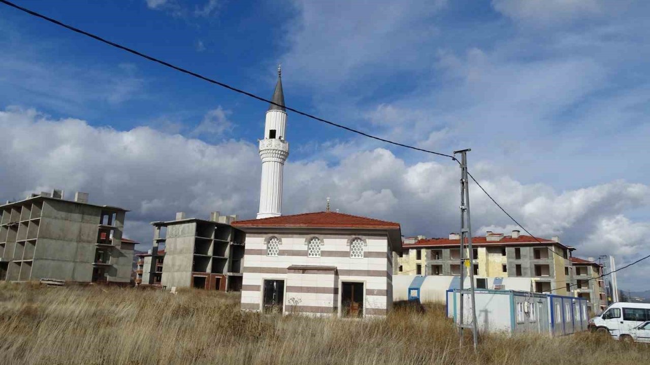 TOKİ Hisarcık’ta 198 konutun inşaatını tamamlayıp 40 yeni konut yapacak