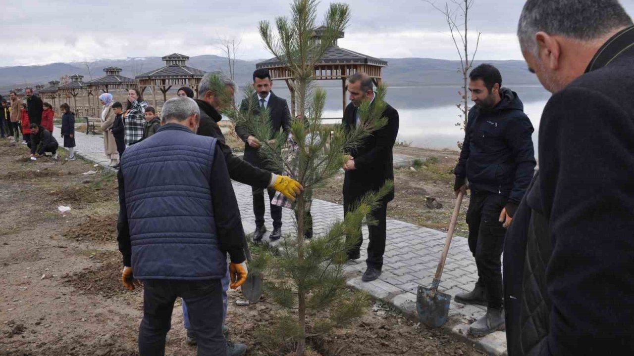 Bulanık’ta ‘Öğretmenler Hatıra Ormanı’ oluşturuldu