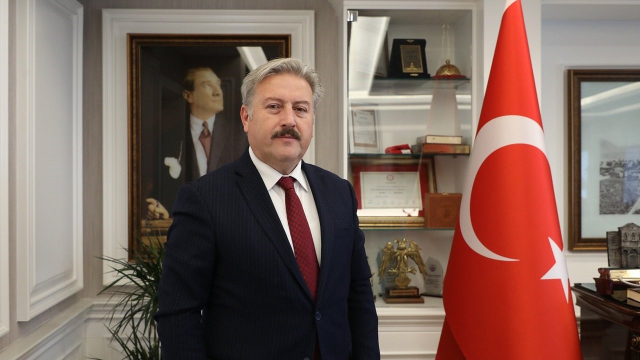 Başkan Palancıoğlu: “Öğretmenler, fedakarlıklarıyla bilgi ile donatılmış nesiller yetiştiriyor”