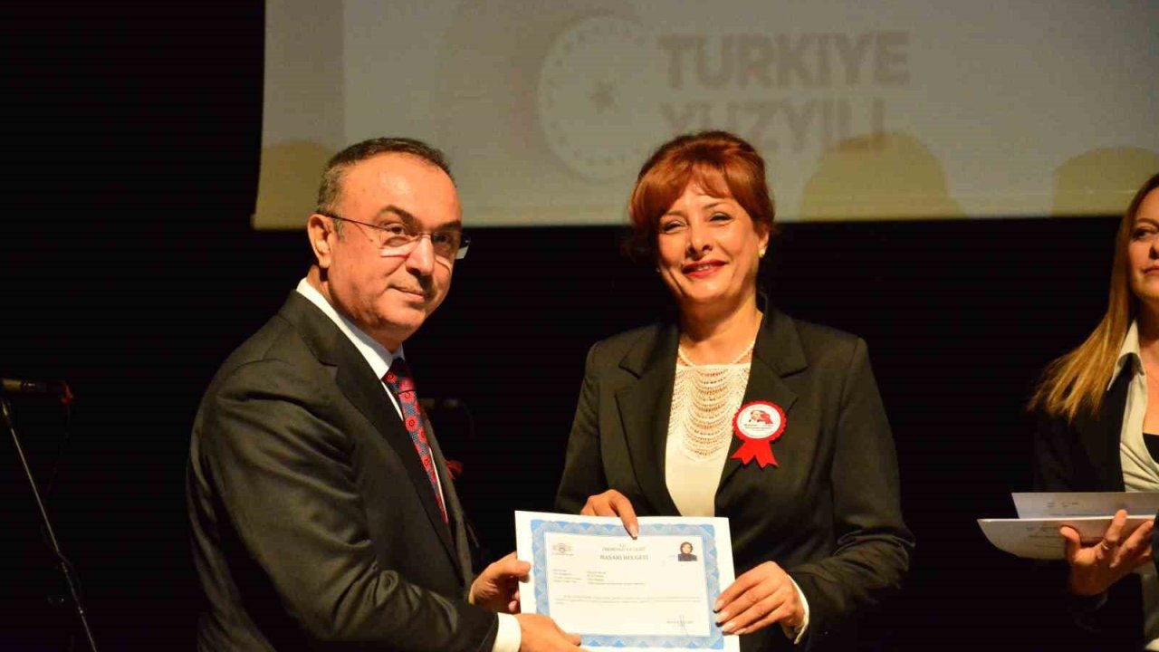 Tekirdağ’da mesleğe yeni başlayan öğretmenler yemin etti