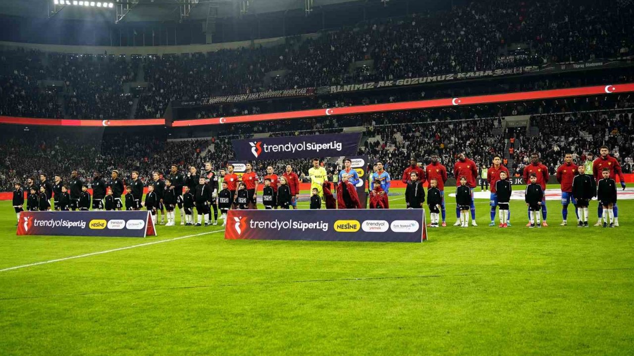 Trendyol Süper Lig: Beşiktaş: 2 - Göztepe: 1 (Maç devam ediyor)