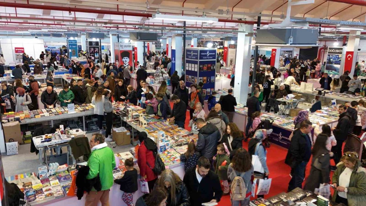 Aydın Kitap Fuarı’na katılan vatandaşlar Başkan Çerçioğlu’na teşekkür etti