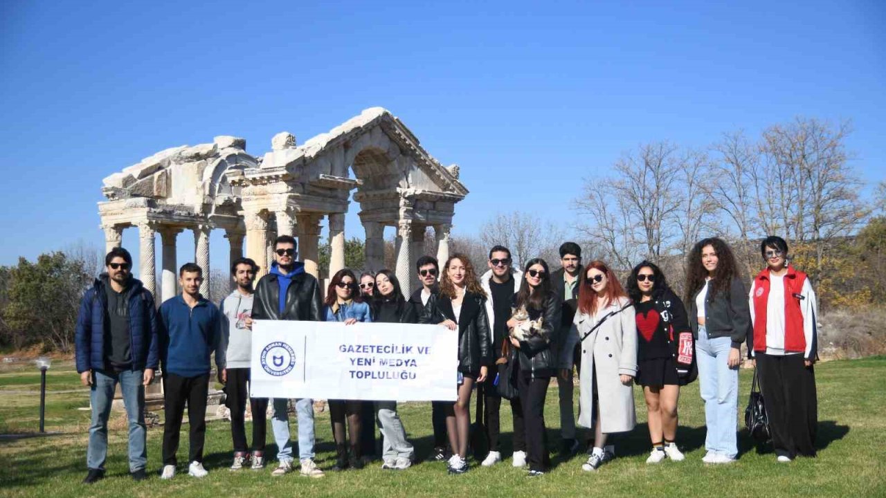 Geleceğin gazetecileri Afrodisias Antik Kenti’ni gezdi