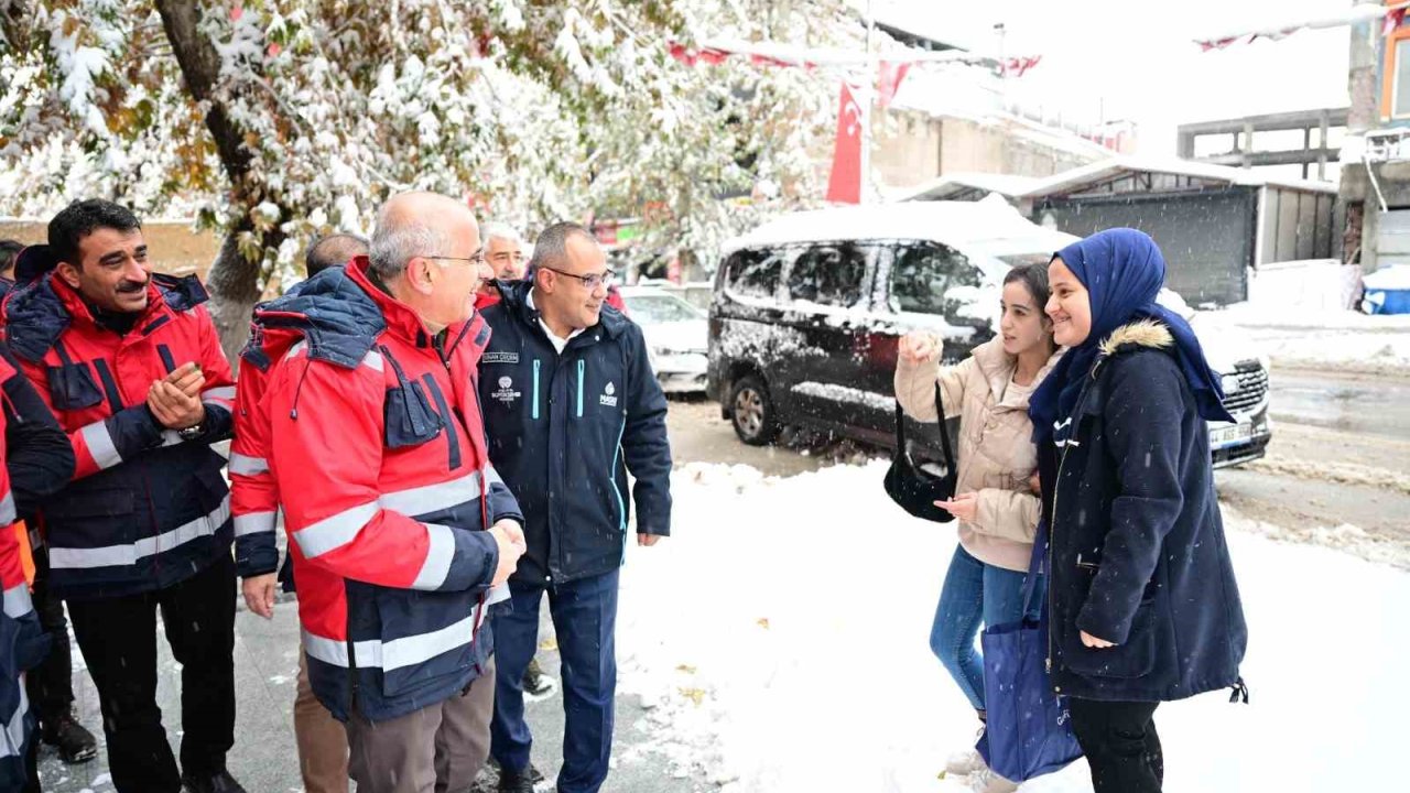 Malatya Büyükşehir Belediyesi’nin karla mücadele çalışmaları sürüyor