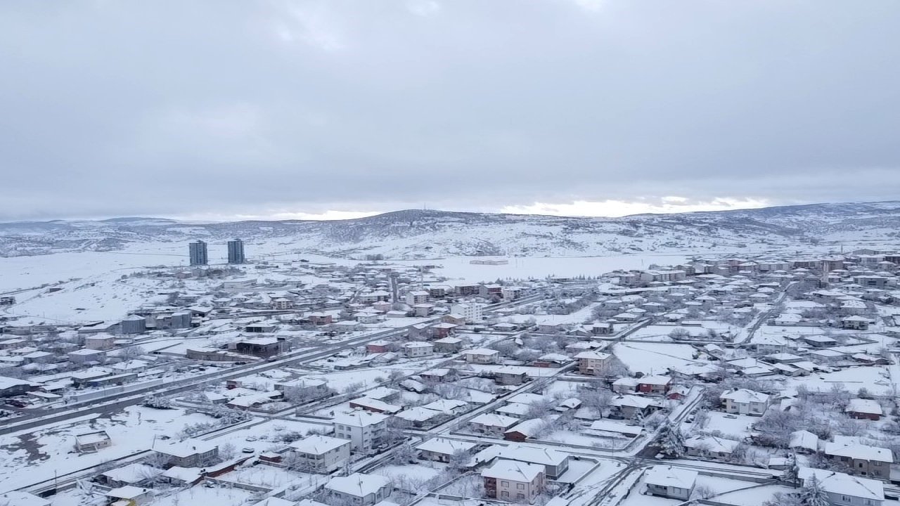 Yozgat’ta kar güzelliği drone ile görüntülendi