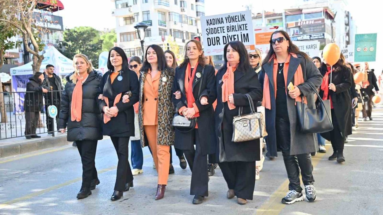 Manisa’da kadına yönelik şiddete birlikte ’Dur’ dediler