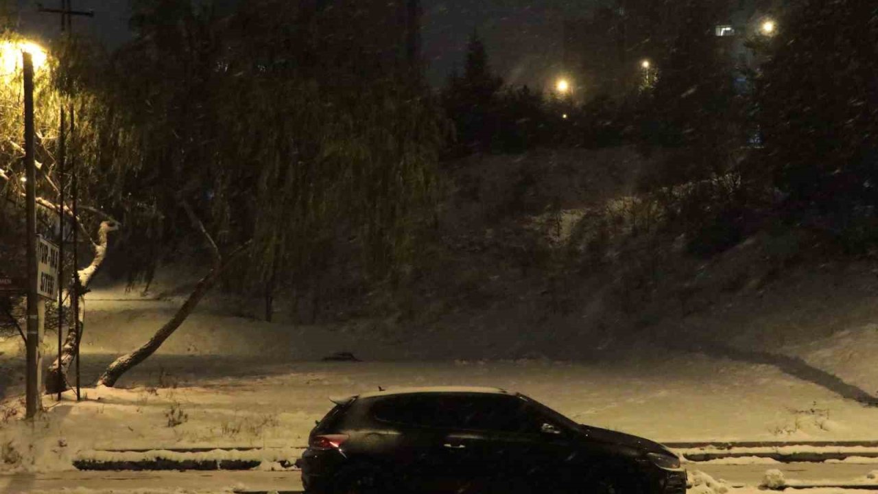 Ankara’da kar yağışı gece boyu devam etti