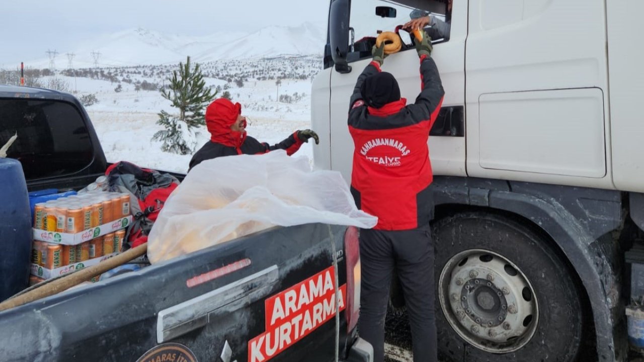 Kahramanmaraş’ta itfaiyesinden yolda kalan araçlara yakıt desteği