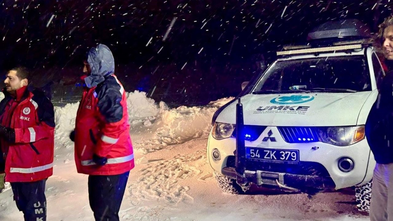 Karda mahsur kalan vatandaşların imdadına AFAD ve UMKE yetişti