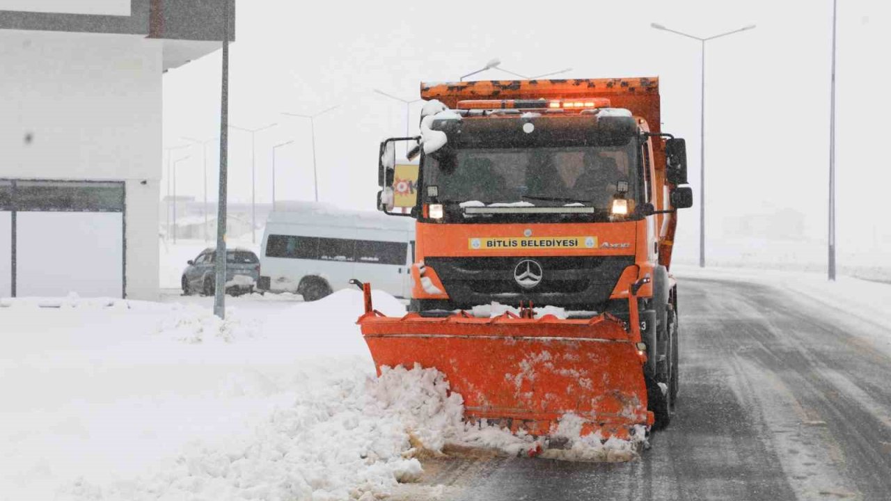 Bitlis’te 78 köy yolu ulaşıma açıldı