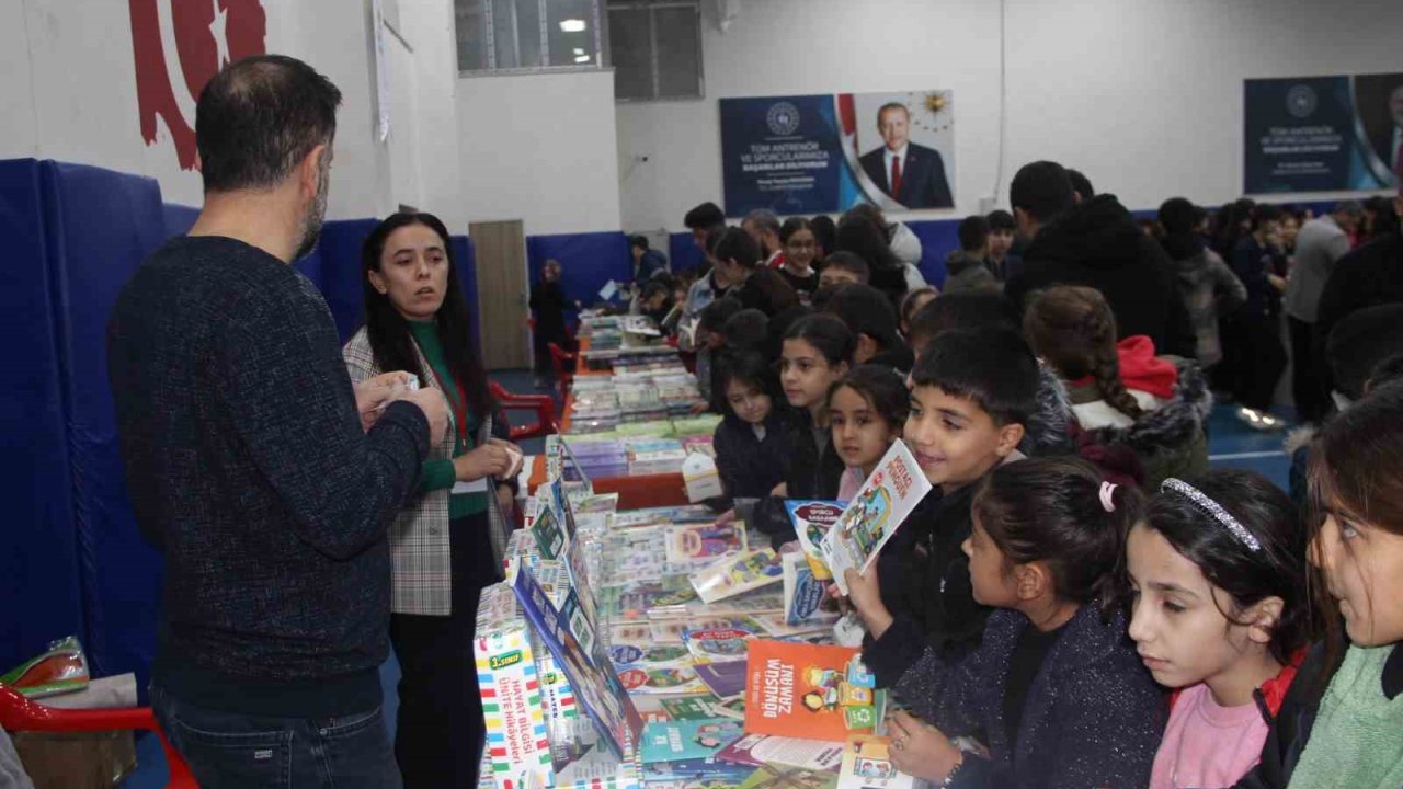 Cizre’de kitap fuarı kapılarını kitapseverlere açtı