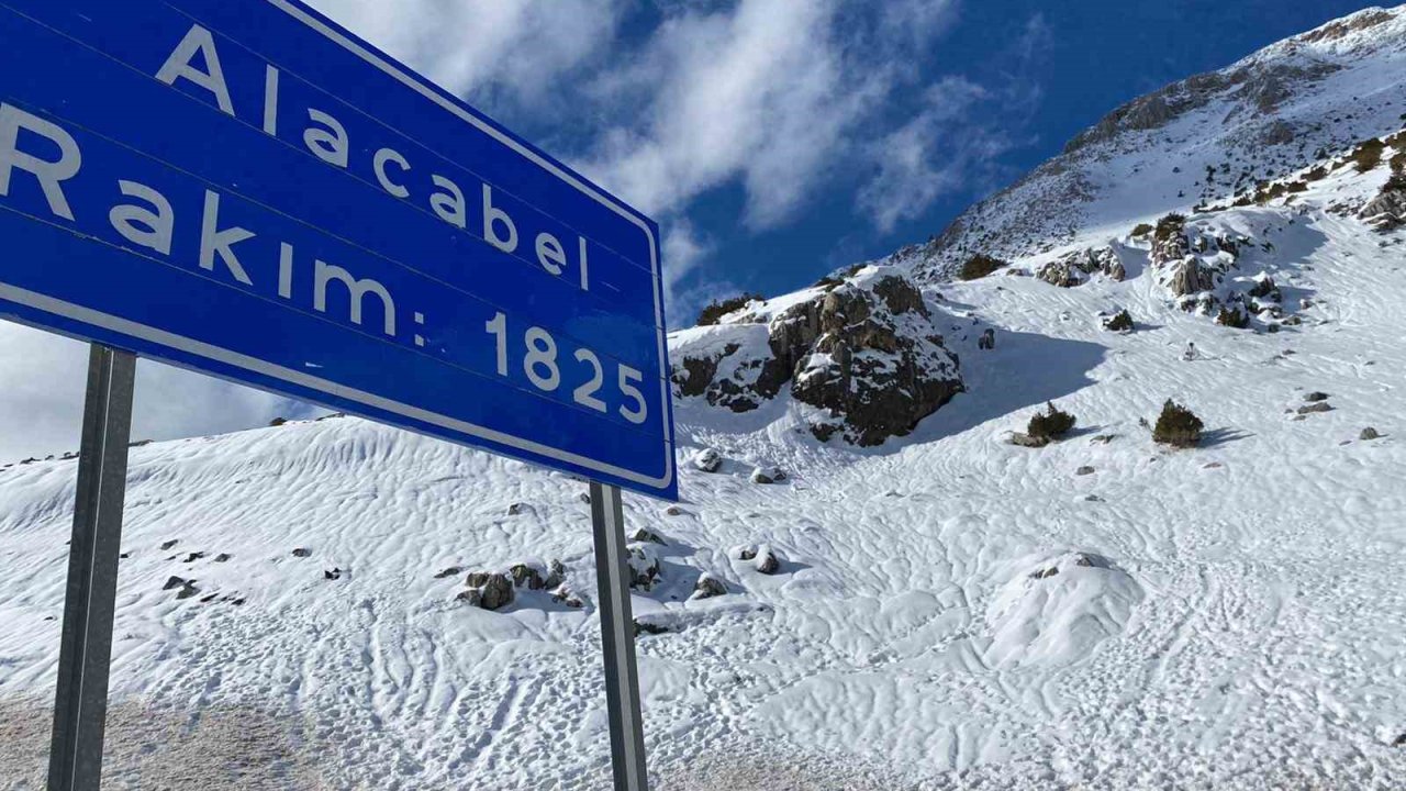 Antalya-Konya karayolu tüm araç trafiğine açıldı