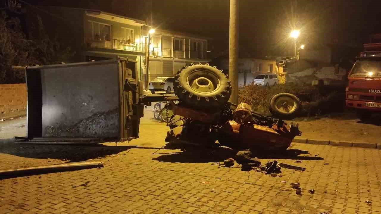 Manisa’da traktör devrildi, sürücü ölümden döndü