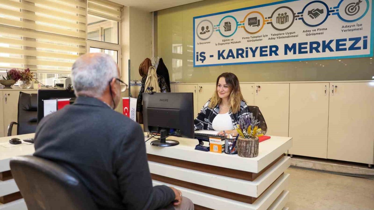 İş arayan ve kariyer planı yapan gençlere Gaziantep Büyükşehir destek oluyor