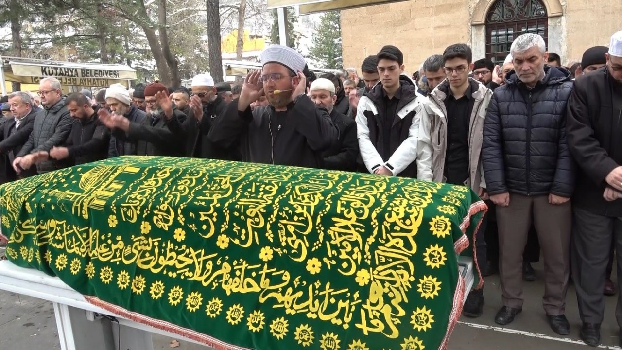 Hollanda’da cansız bedenine ulaşılan imam Fatih Eryılmaz, memleketi Kütahya’da toprağa verildi