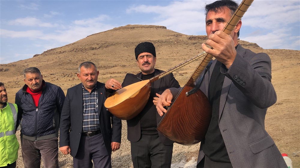 Su sıkıntısının bitmesini sazlı sözlü kutladılar