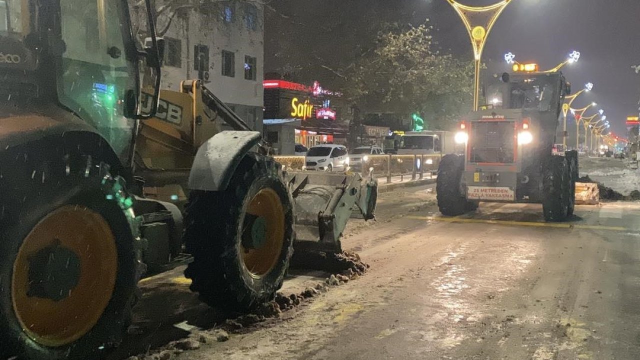 Erzincan’da karla mücadelede yoğun mesai