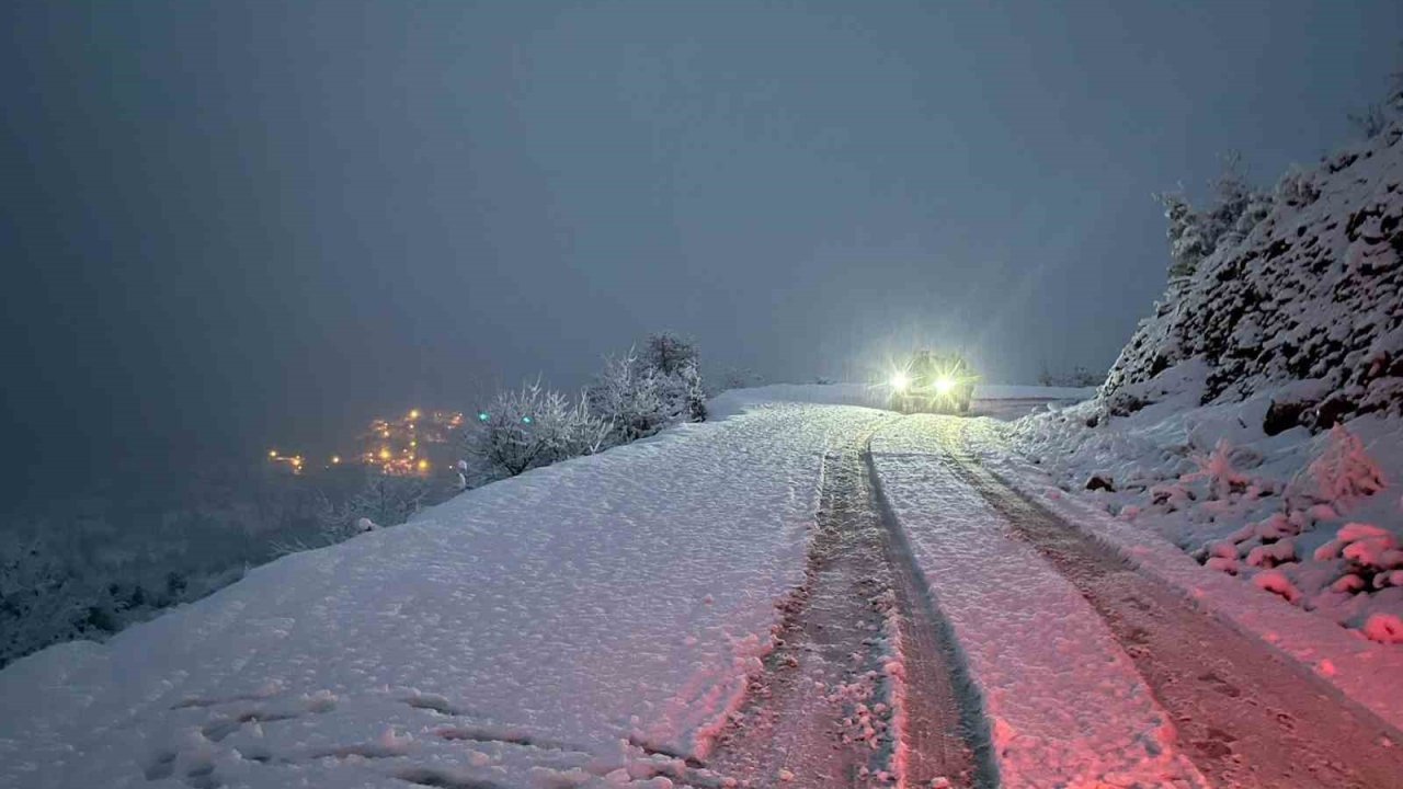 Siirt’te kar nedeniyle kapanan yollar açıldı